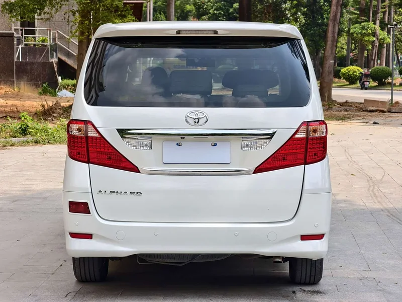 Toyota Alphard — фото 23