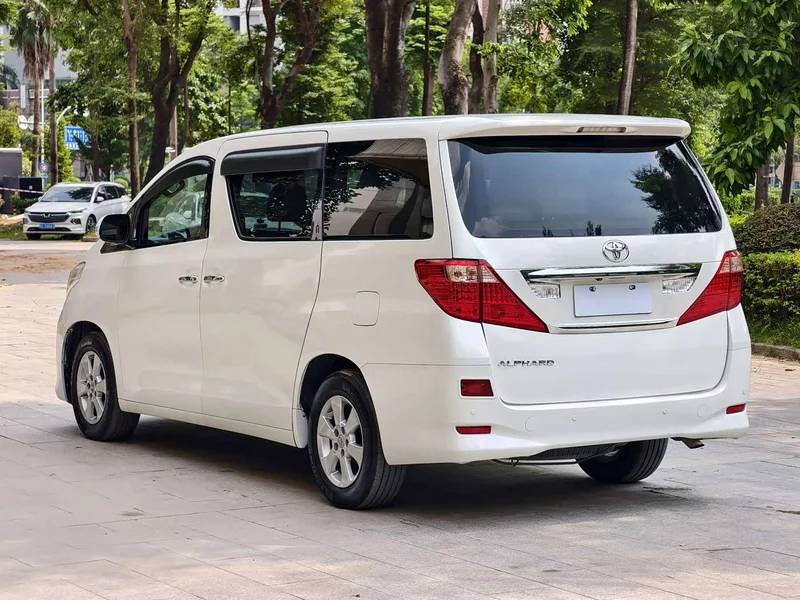 Toyota Alphard — фото 24