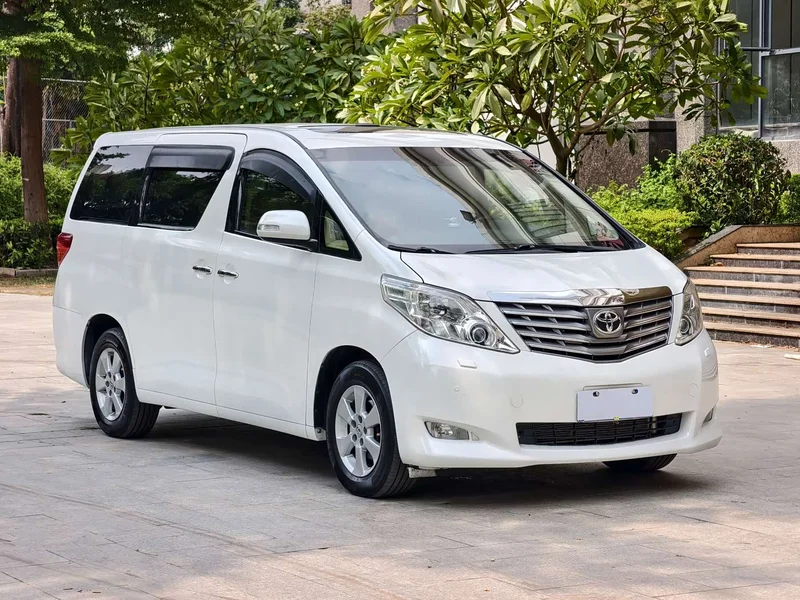 Toyota Alphard — фото 3