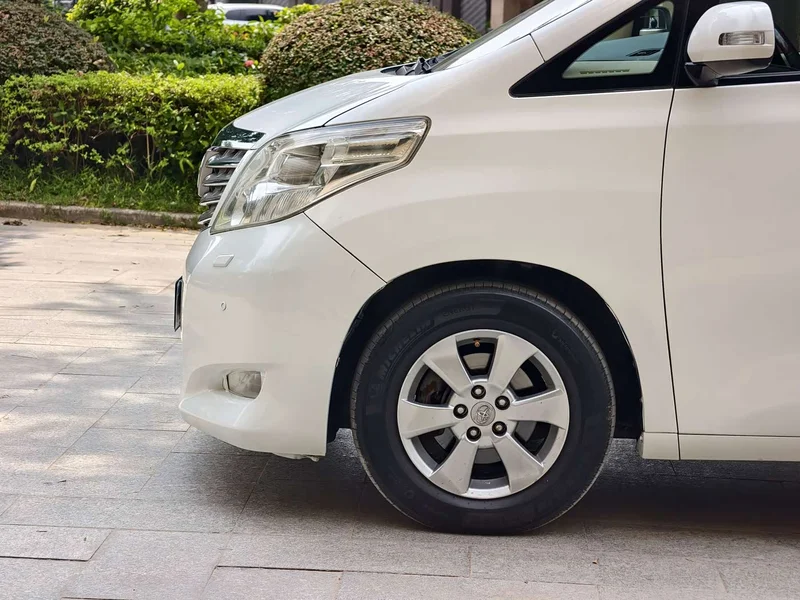 Toyota Alphard — фото 5