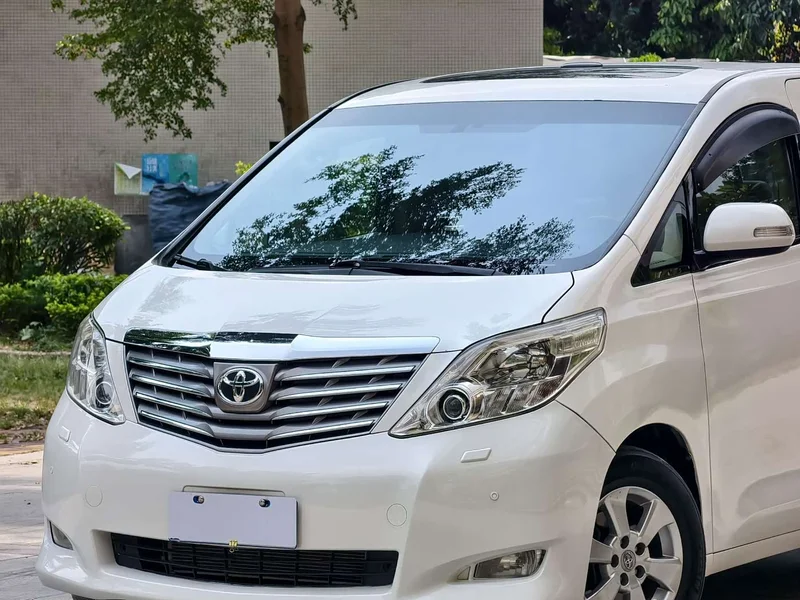 Toyota Alphard — фото 7