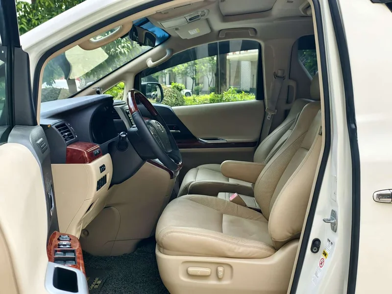 Toyota Alphard — фото 8
