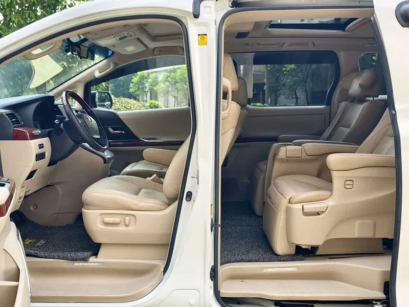 Toyota Alphard — фото 9