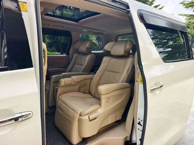 Toyota Alphard — фото 10
