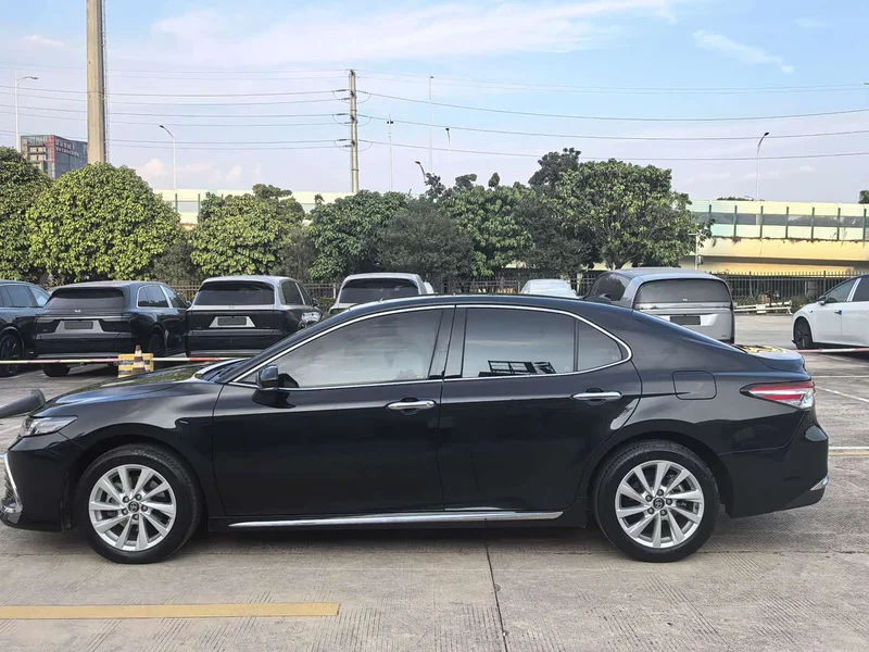 Toyota Camry — фото 4