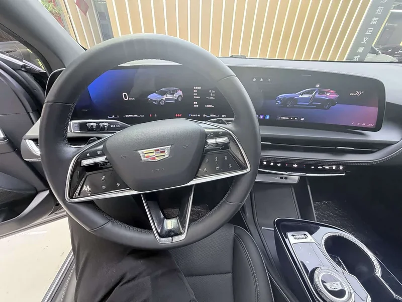 Cadillac GT4 — фото 11