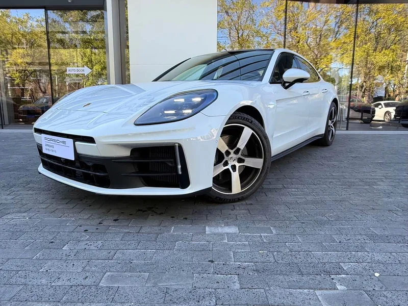 Porsche Panamera — фото 1