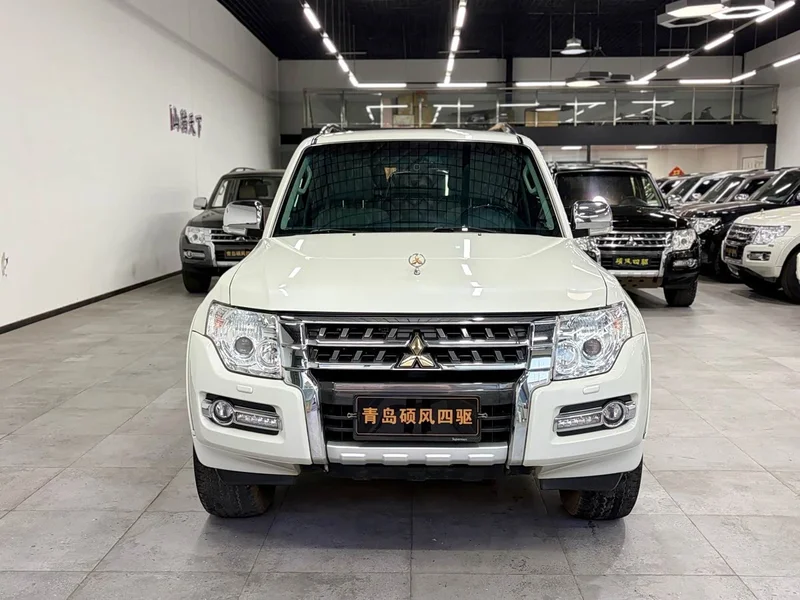 Mitsubishi Pajero (Imported) — фото 1