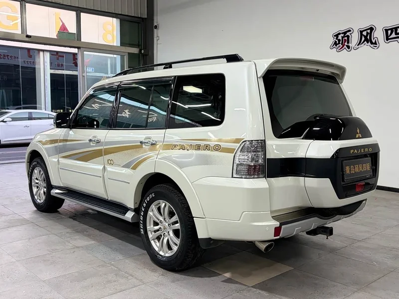 Mitsubishi Pajero (Imported) — фото 3