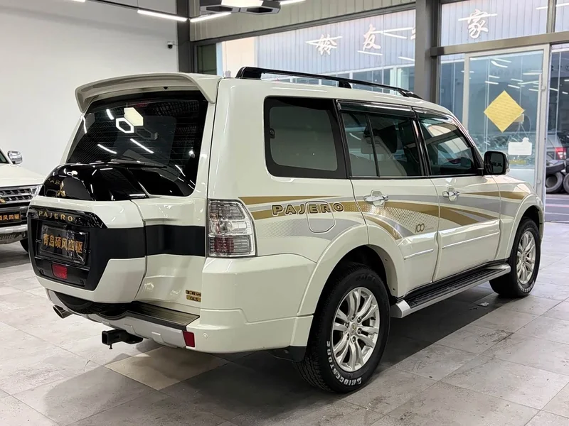 Mitsubishi Pajero (Imported) — фото 5