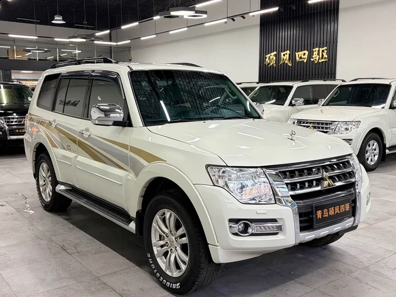 Mitsubishi Pajero (Imported) — фото 6