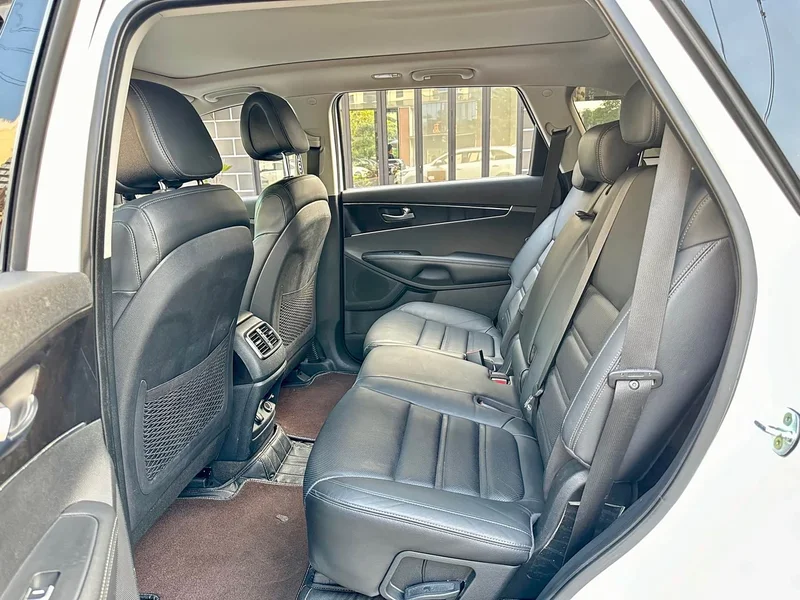 Kia Sorento — фото 12