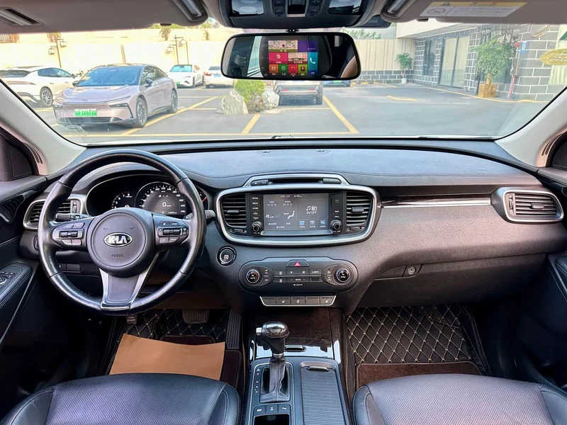 Kia Sorento — фото 17