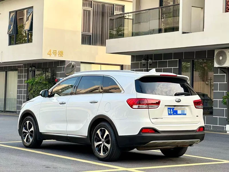 Kia Sorento — фото 4