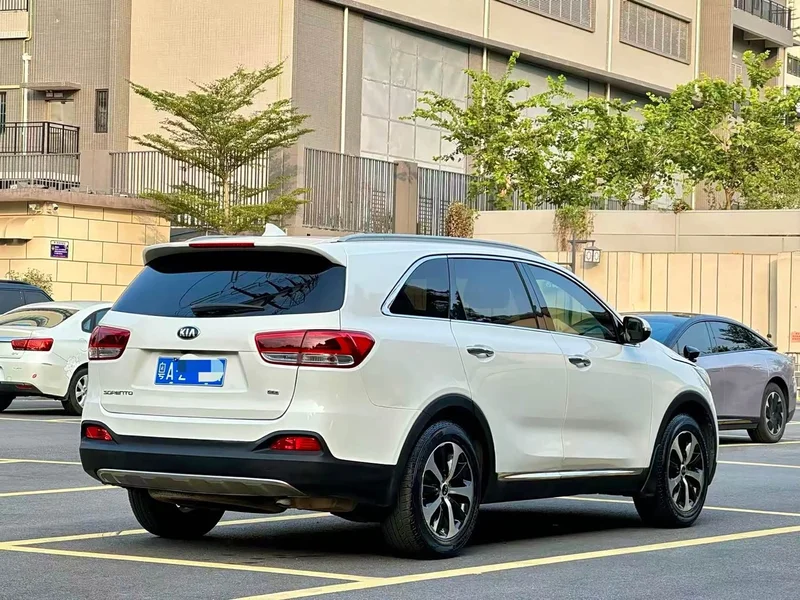 Kia Sorento — фото 6