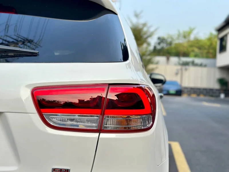 Kia Sorento — фото 8