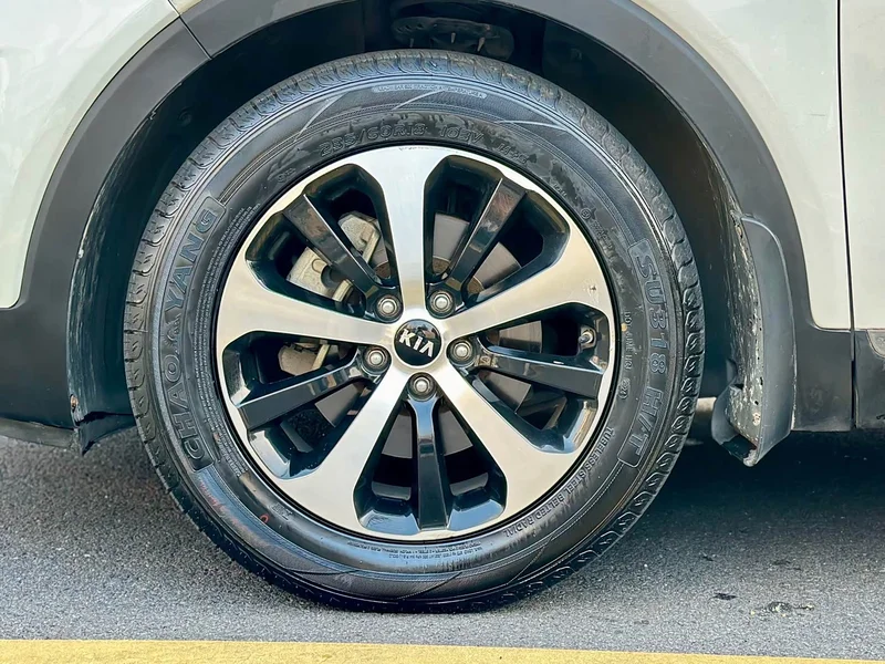 Kia Sorento — фото 9