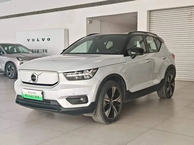 Volvo XC40 New Energy — фото 1