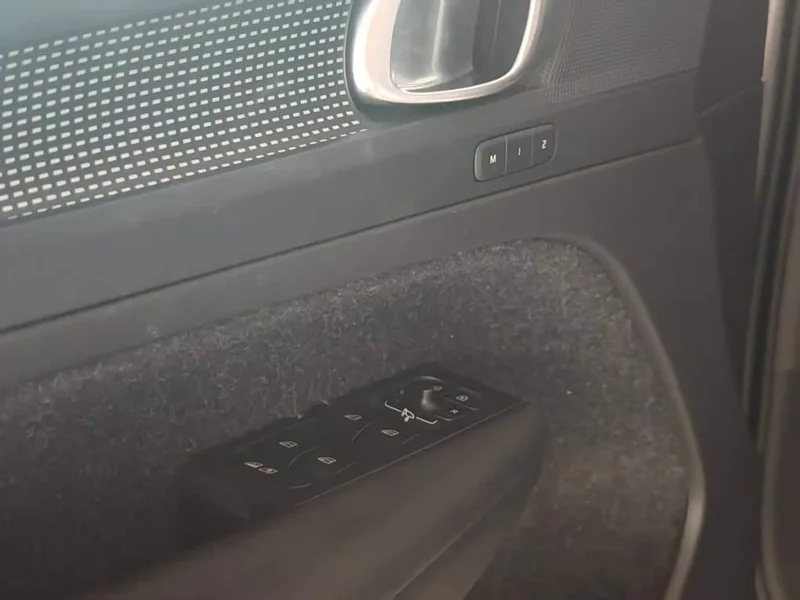 Volvo XC40 New Energy — фото 12