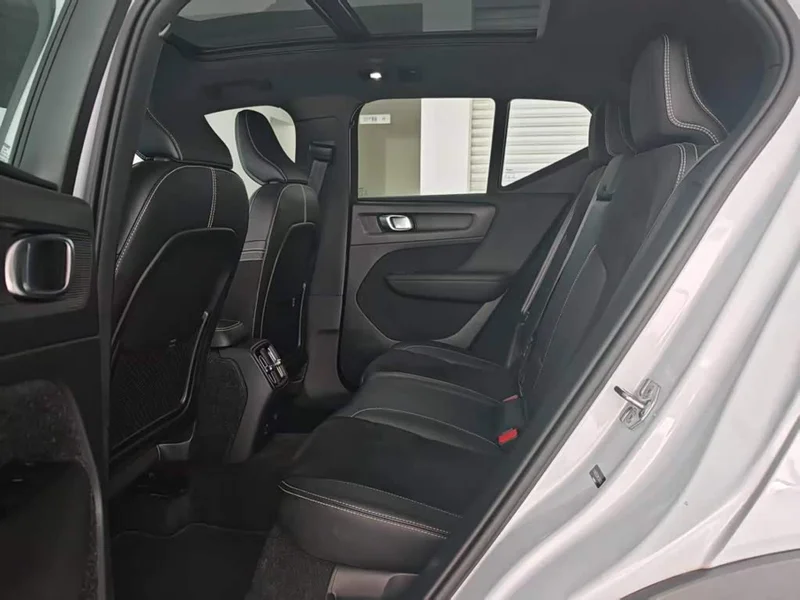 Volvo XC40 New Energy — фото 13