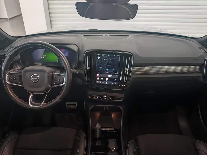 Volvo XC40 New Energy — фото 15