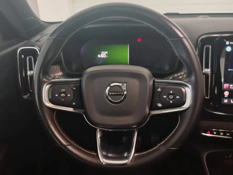 Volvo XC40 New Energy — фото 16