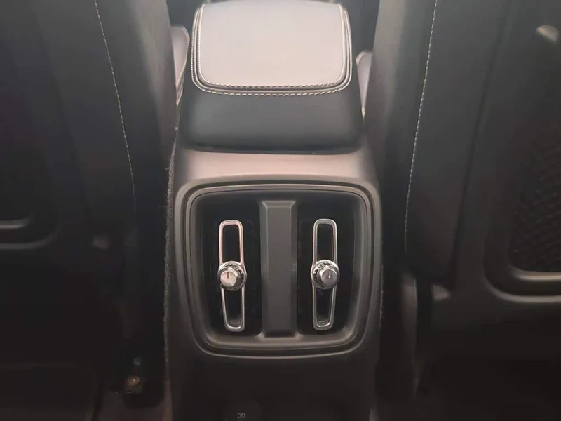 Volvo XC40 New Energy — фото 19