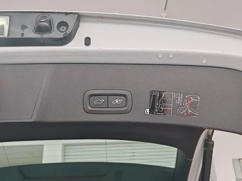 Volvo XC40 New Energy — фото 21