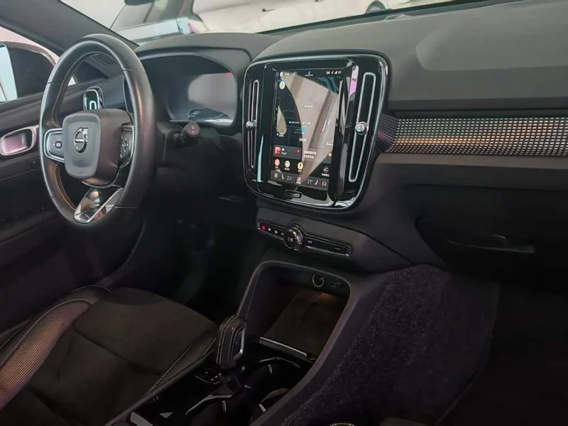 Volvo XC40 New Energy — фото 24