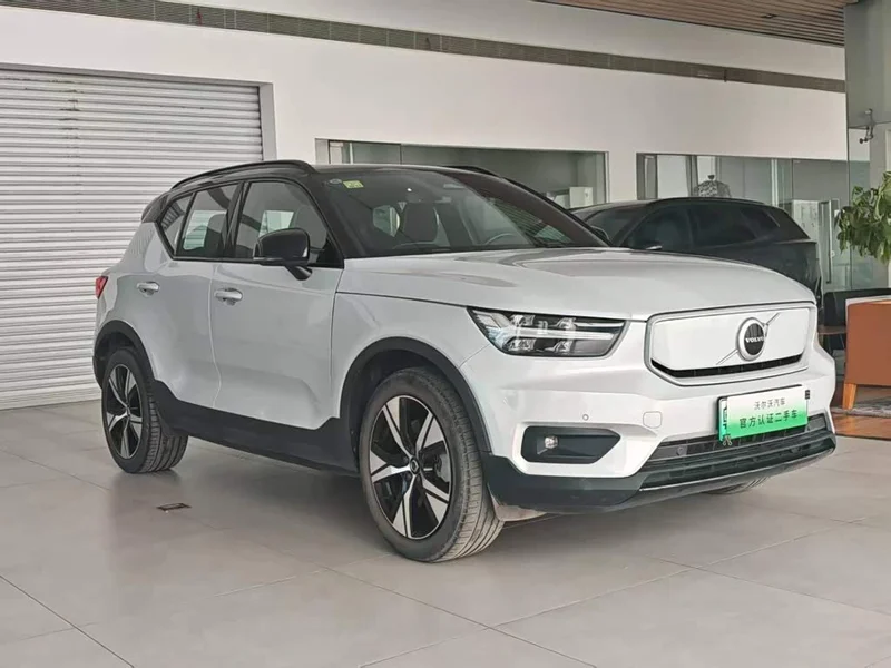 Volvo XC40 New Energy — фото 3