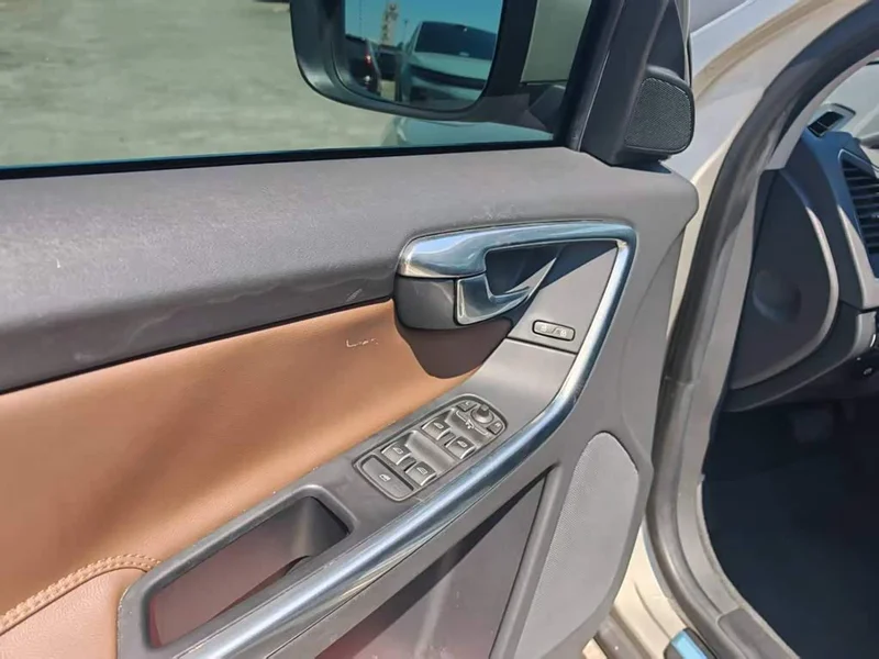 Volvo XC60 — фото 11