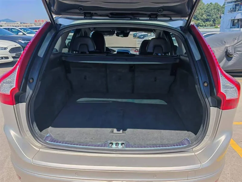 Volvo XC60 — фото 17