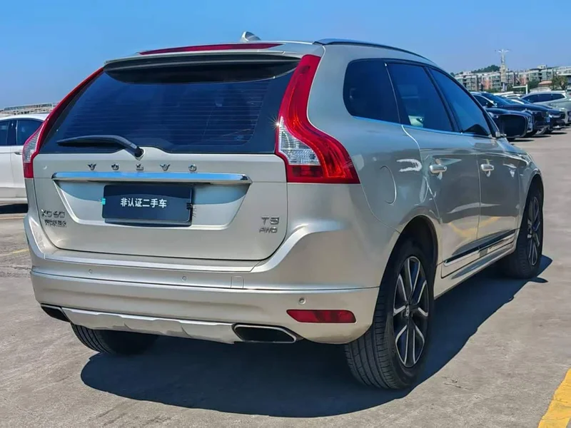 Volvo XC60 — фото 7
