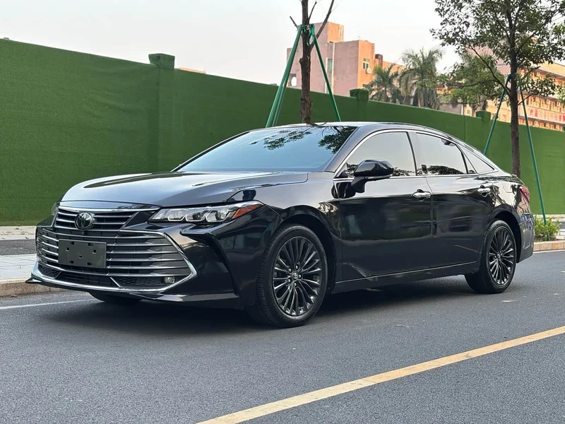 Toyota Avalon — фото 1