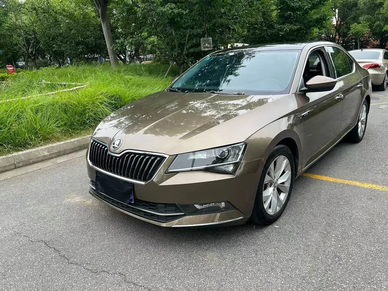 Skoda Superb — фото 1