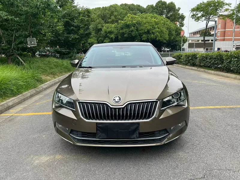 Skoda Superb — фото 2