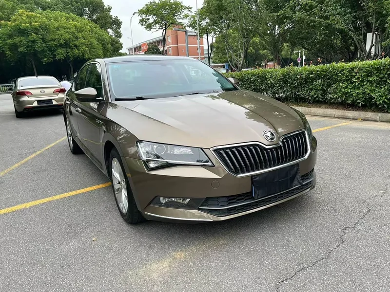 Skoda Superb — фото 3