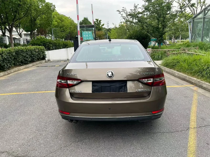 Skoda Superb — фото 5