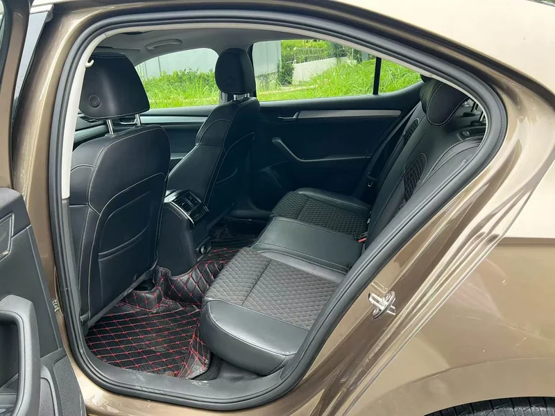 Skoda Superb — фото 9