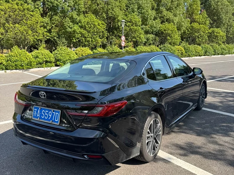 Toyota Camry — фото 5