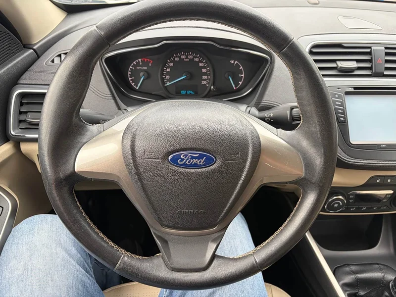 Ford Escort — фото 17