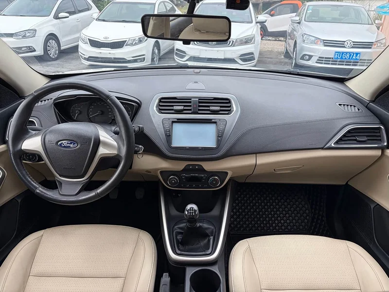 Ford Escort — фото 10