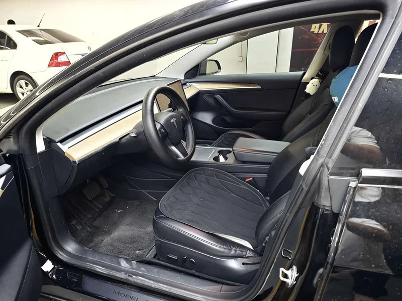 Tesla Model 3 — фото 12