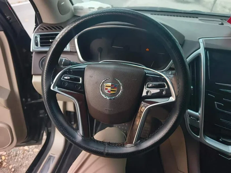 Cadillac SRX — фото 15