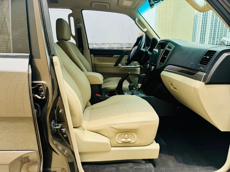Mitsubishi Pajero (Imported) — фото 10