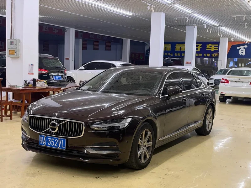 Volvo S90 — фото 1