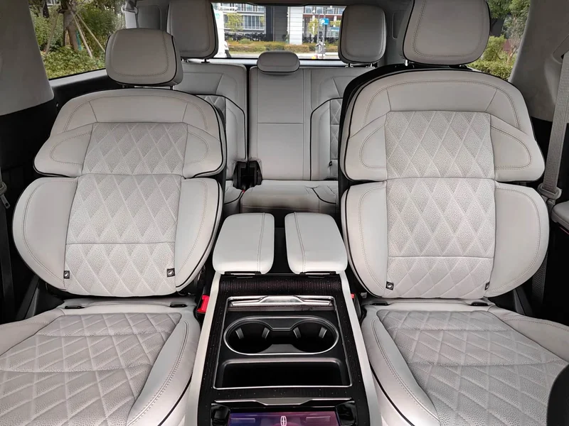 Lincoln Navigator — фото 12
