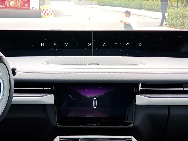 Lincoln Navigator — фото 14
