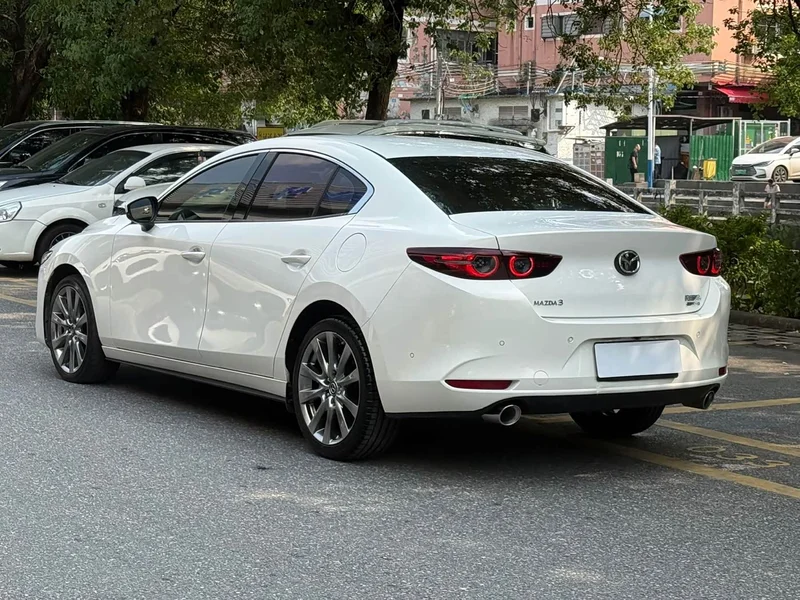 Mazda 3 Axela — фото 2