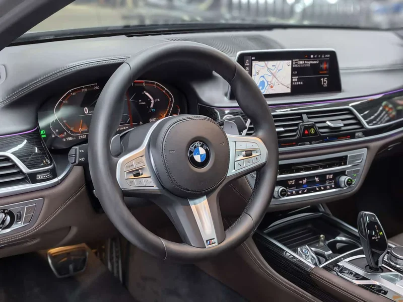BMW 7-Series — фото 15